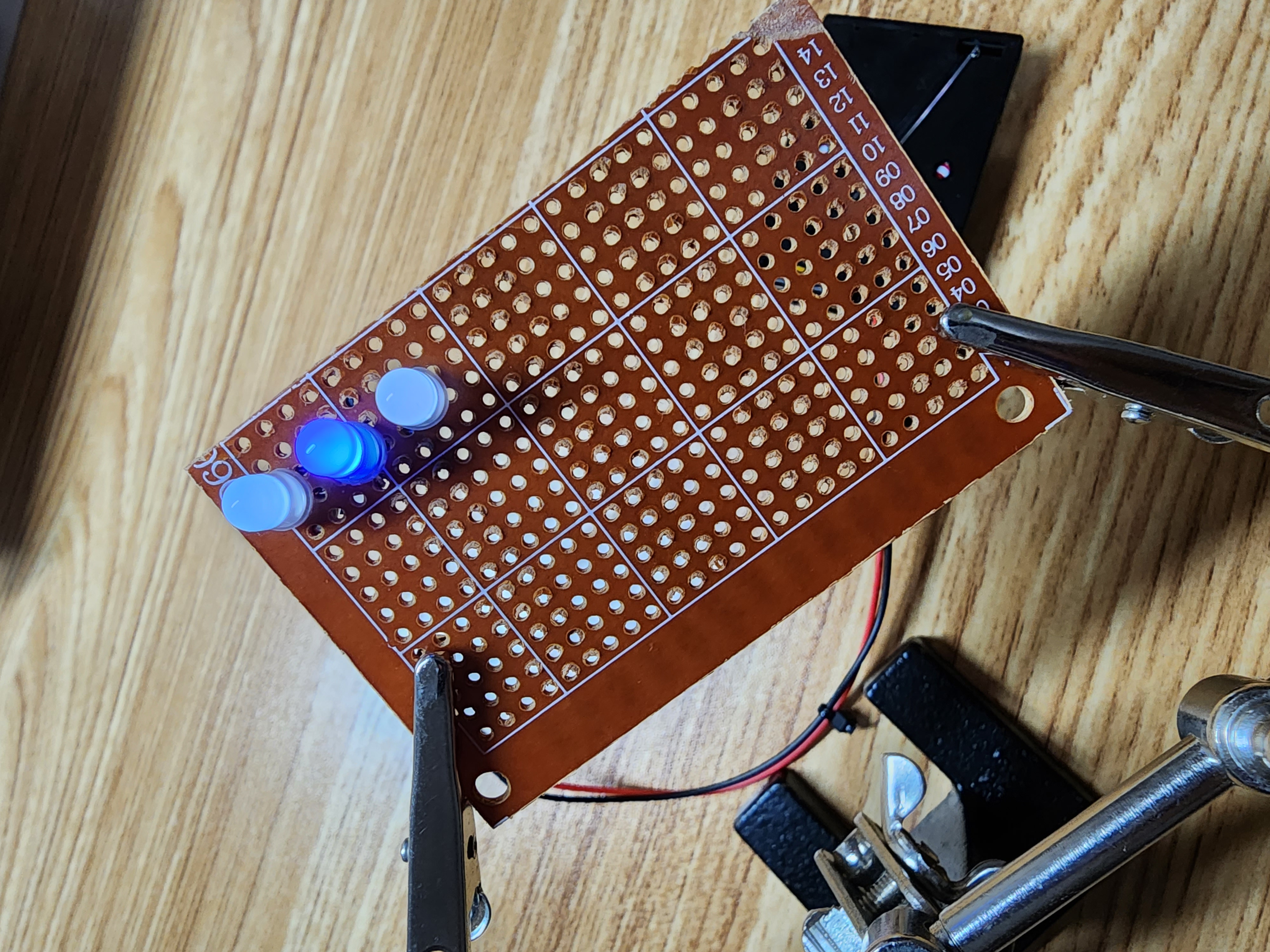 Perfboard circuit for 3 LEDs in parallel for the repulsor in the hand